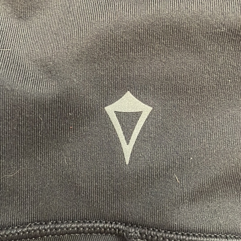 Ivivva Lululemon gray leggings with side pockets! - Picture 3 of 5